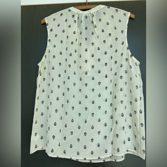 100% Silk TALBOTS Sumptuous Ruffle Front Sleeveless Blouse in Ivory - Picture 4 of 10